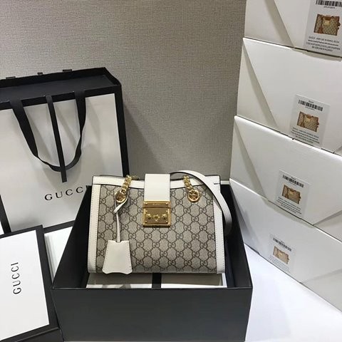 구찌 GG 수프림 캔버스 패드락 체인 숄더백 498156